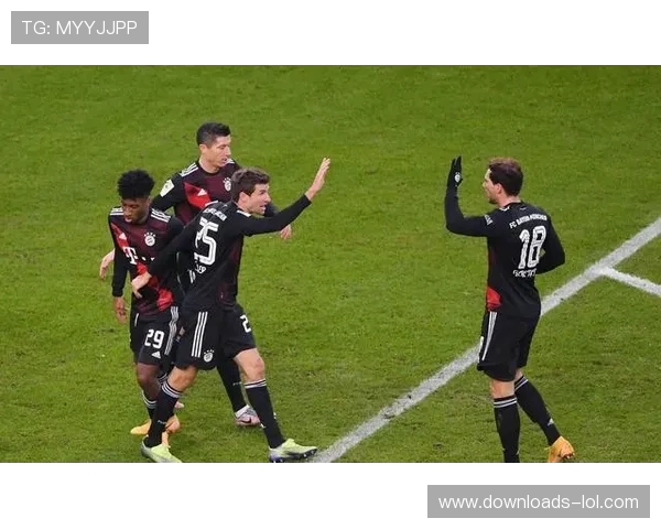 穆勒精妙传球格纳布里推射,拜仁经典配合破门 穆勒精妙传球格纳布里推射,拜仁经典配合破门